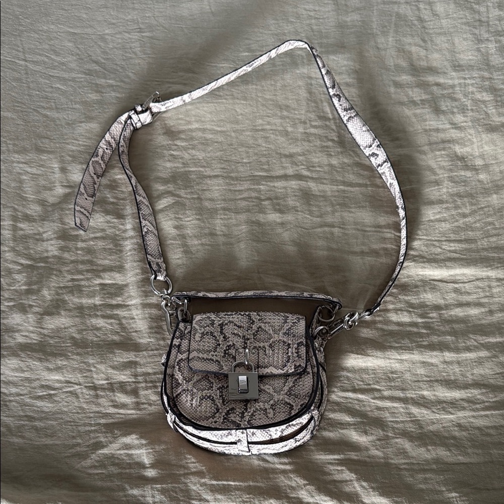 Steve Madden Gray Crossbody Bag with Flap Closure
